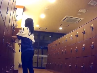 A close look at the bathing of big-breasted girls